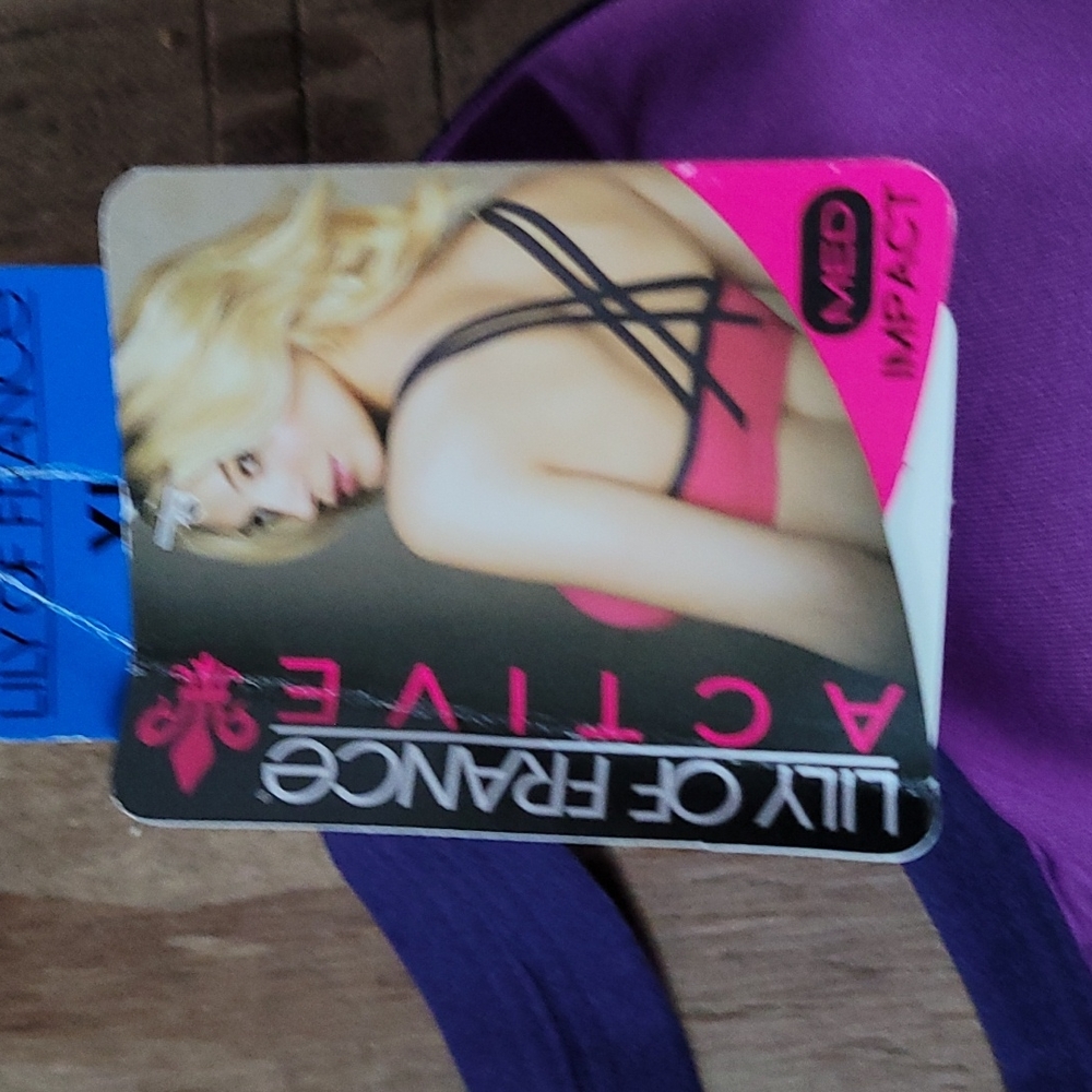 BNWT sports bra - Picture 3 of 5